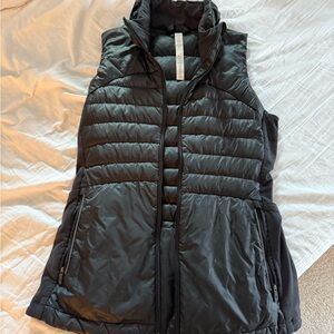 Lululemon vest like new Women's Black Puffer Vest size 6
